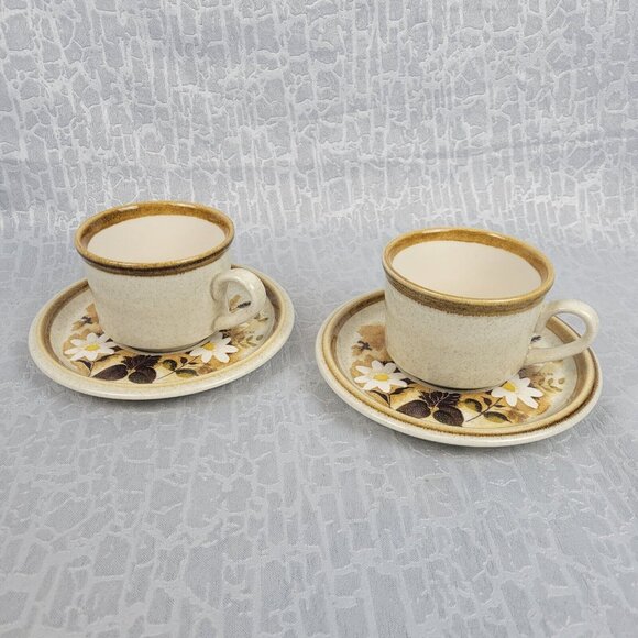 2 Stone Manor Saucer And Mug Daisy Mae Mikasa 6 1/2" Gold White Daisy Stoneware - Picture 1 of 5